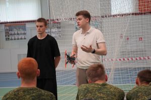 В Пензе юных «гвардейцев» учили управлять БПЛА