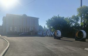 Возле Дома культуры в Сердобске установили круглые скамейки с подсветкой