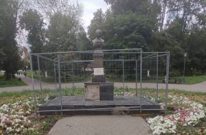 В Пензе отреставрируют памятник Лермонтову