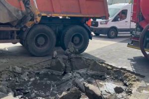 На улице Суворова в Пензе устранили два повреждения на трубопроводе