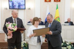 Мельниченко поблагодарил Столярову за активную добросовестную работу