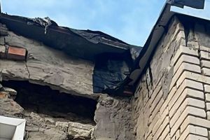 Жители пензенского поселка просят главу города не дать упасть плите на их головы
