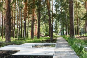 Вандалы повредили игровой домик в сквере Демакова в Заречном