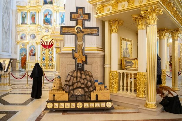 В Пензе освятили отреставрированный крест XVIII века