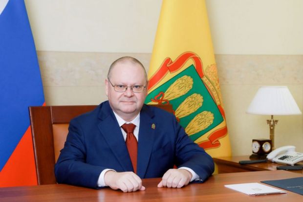 Олег Мельниченко поздравил жительниц Пензенской области с 8 Марта