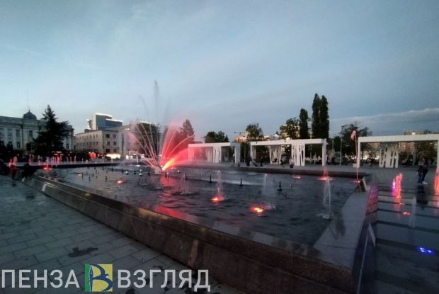 В Пензе провели тестовый запуск светомузыкального фонтана
