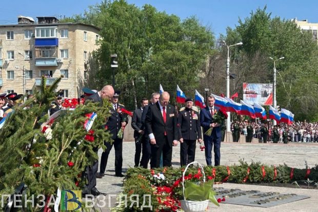 В Пензе состоялся торжественный пролог и возложение венков к памятнику Победы