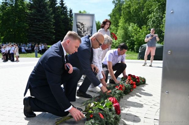 В Пензе в парке «40 лет Победы» прошла церемония возложения цветов
