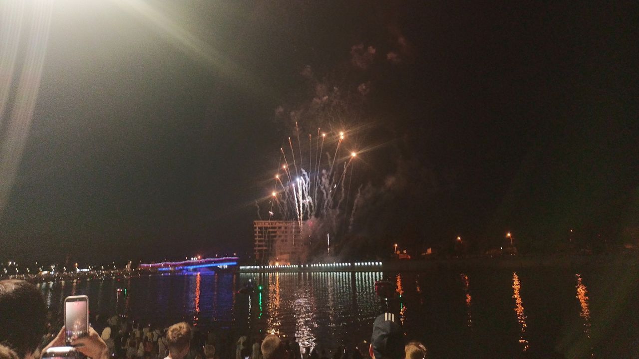 Салют и фейерверк 12 июня в Пензе: подборка фото и видео