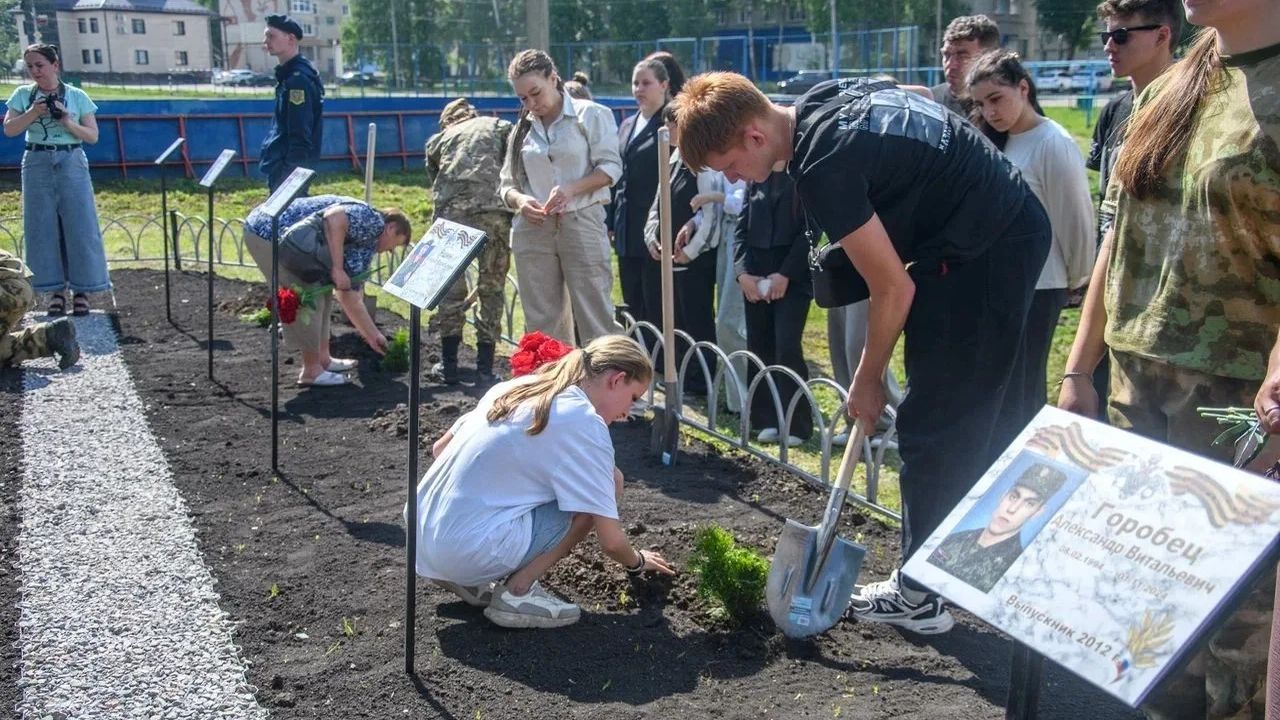 В Каменке открыли Аллею памяти погибших участников СВО