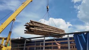 Жители Средней Елюзани отправили на передовую 40 тонн леса-кругляка