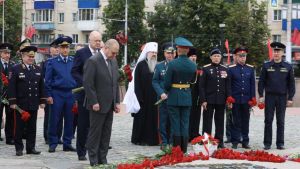 В Пензе прошла траурная церемония у Монумента воинской и трудовой славы