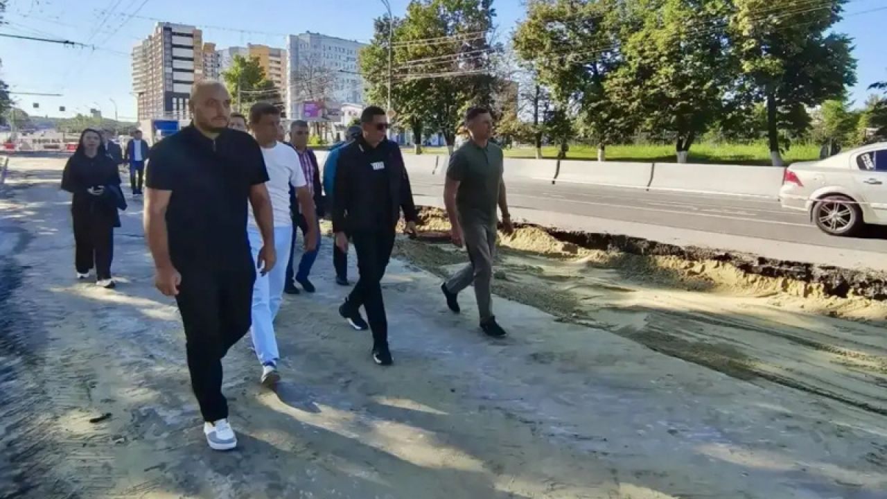 Денисов проверил ход капремонта перехода на проспекте Победы в Пензе