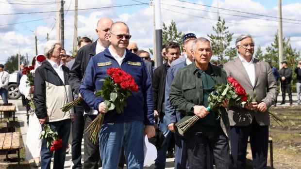 Мельниченко и Минниханов почтили память жителей Малого Труева, погибших в ВОВ