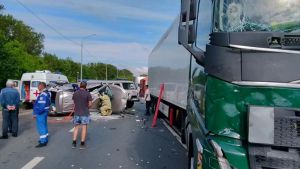 Опубликованы фото с места жесткой аварии на трассе М-5 в Пензенской области