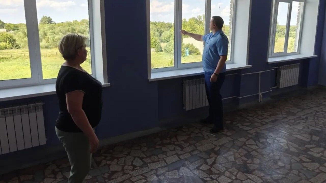 В селе Новое Демкино прокуратура контролирует ход капремонта школы