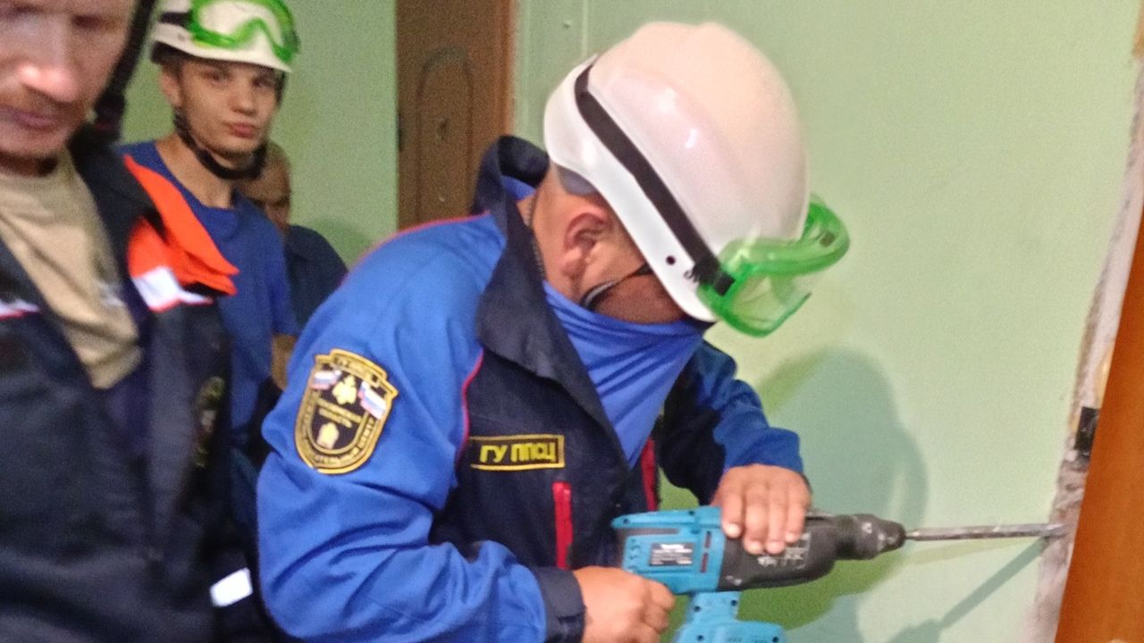В Пензе спасателям сообщили о трупном запахе из квартиры на ул. Антонова