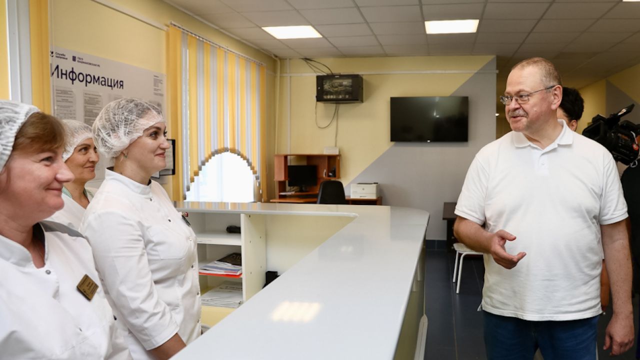 Мельниченко осмотрел терапевтический корпус больницы в Башмаково