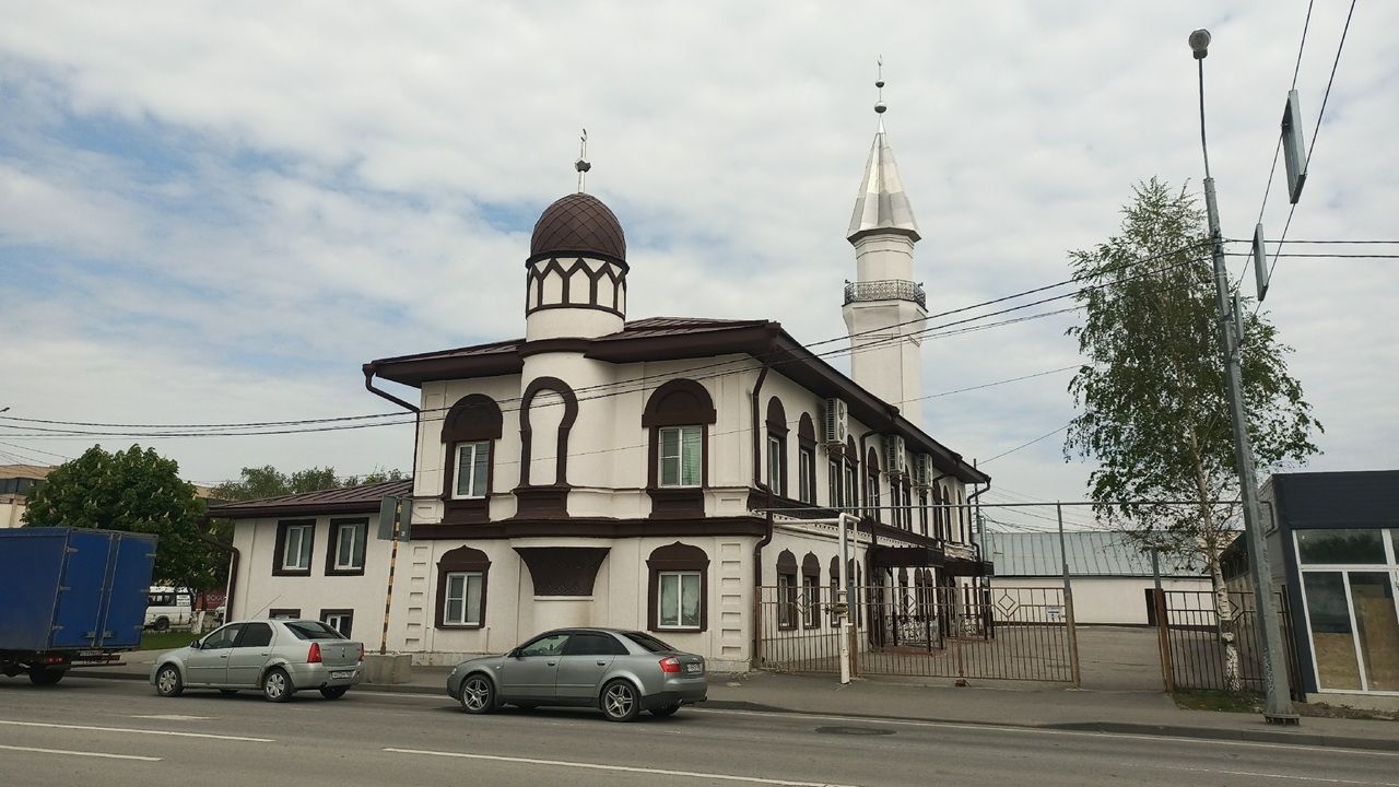 Пензенский муфтий рассказал, можно ли сажать цветы на кладбище