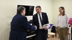 Денисов поздравил с 75-летием Почетного гражданина Пензы