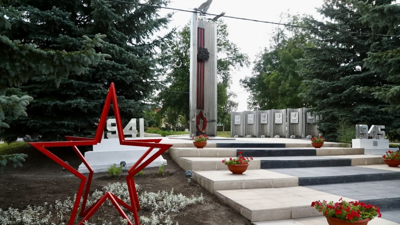В сквере в Мокшане монтируют композицию «Звезда», посвященную участникам СВО