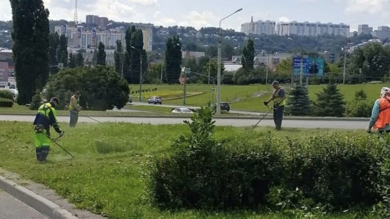 100 единиц техники и 146 работников занимаются благоустройством улиц Пензы