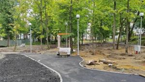 В Заречном завершается благоустройство сквера на улице Ахунской