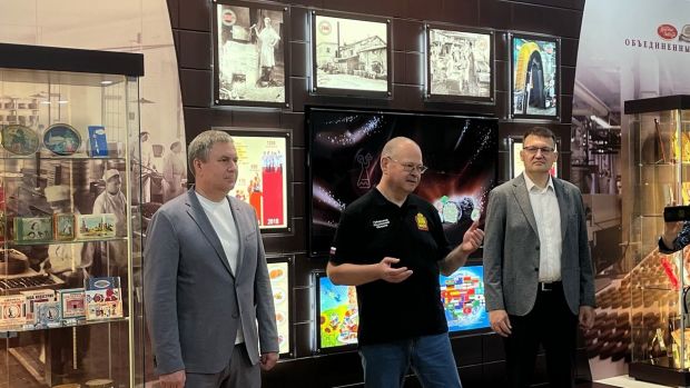 Олег Мельниченко посетил Пензенскую кондитерскую фабрику