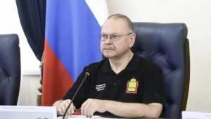 Мельниченко поздравил волонтеров-медиков