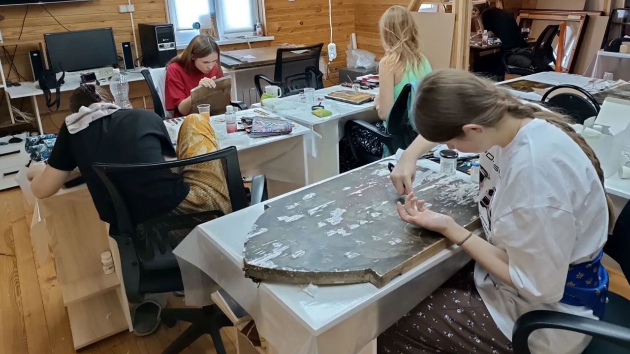 Пензенские студенты отреставрировали иконы в Троице-Скановом монастыре