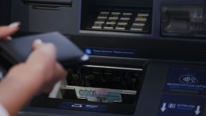 Вместо срочных займов до зарплаты россияне стали чаще использовать кредитные карты