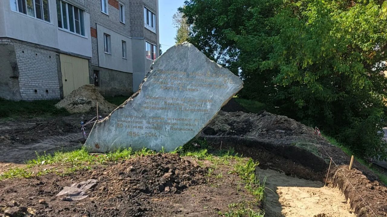 В Никольске благоустраивают площадь у «Камня» и сквер «Бриз»