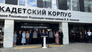 Олег Мельниченко принял участие в открытии новой школы в Лугометрии