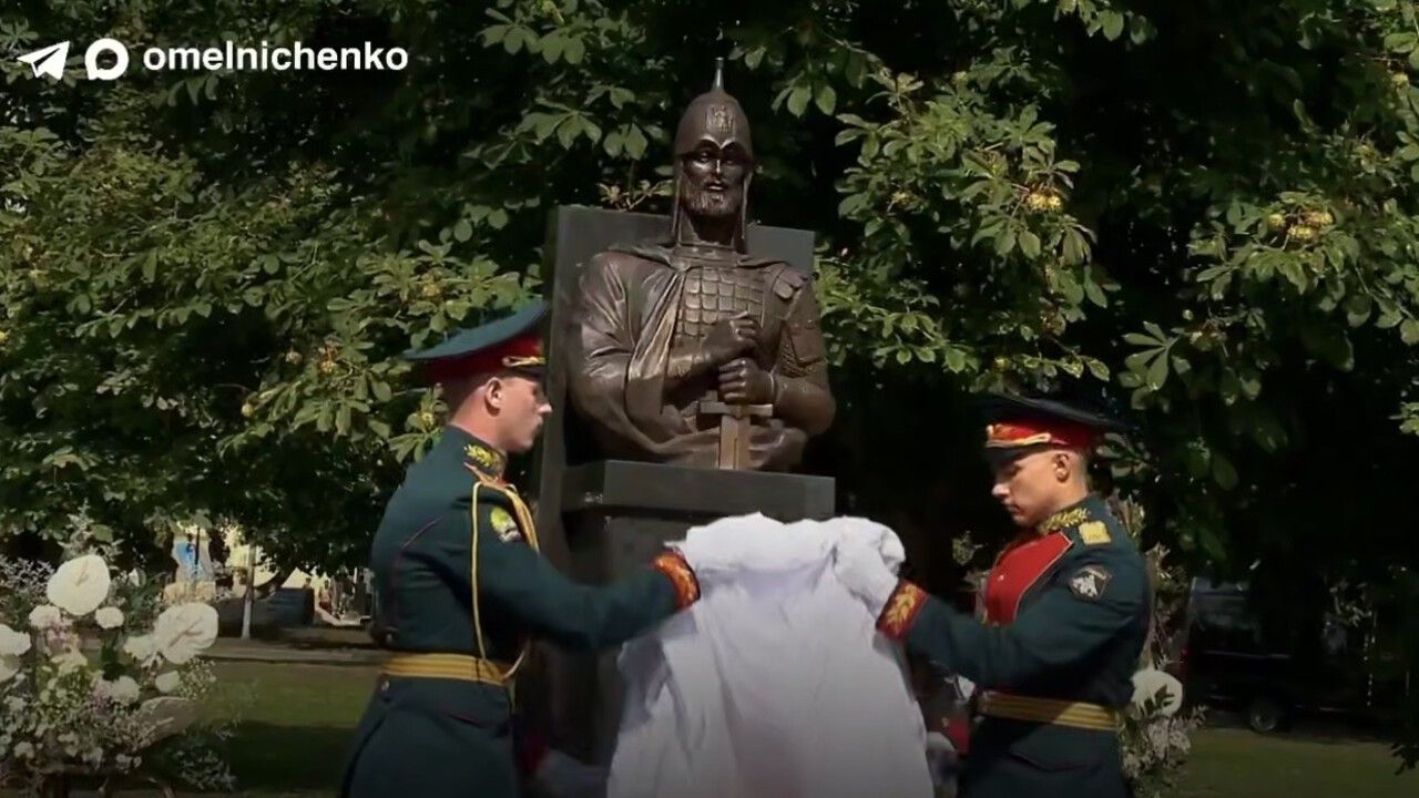 На территории пензенского артинститута открыли памятник Александру Невскому