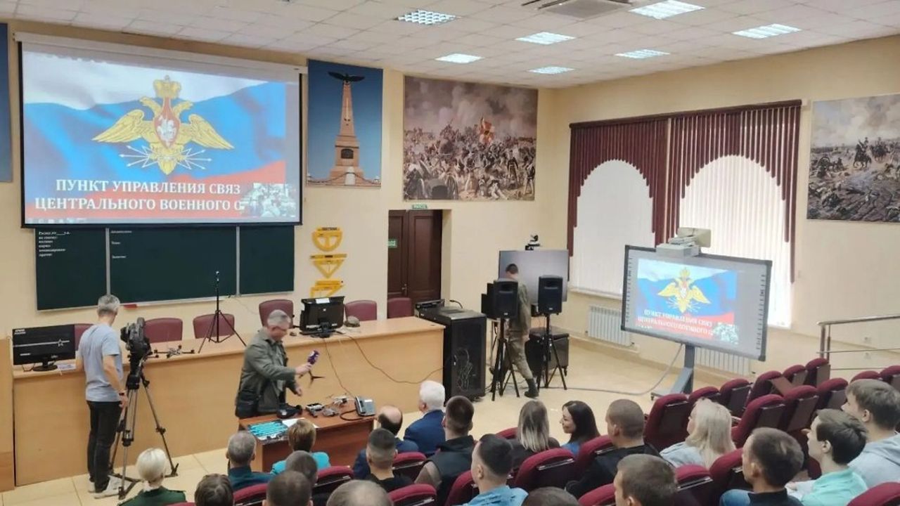 Пензенские студенты пообщались с бойцами войск беспилотных систем