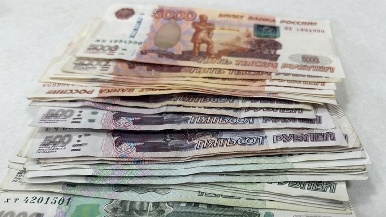 Пензенцам назвали сферы с самыми высокими зарплатами за месяц