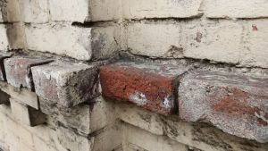 В Пензе аварийный дом на Ульяновской, 2 расселили не полностью