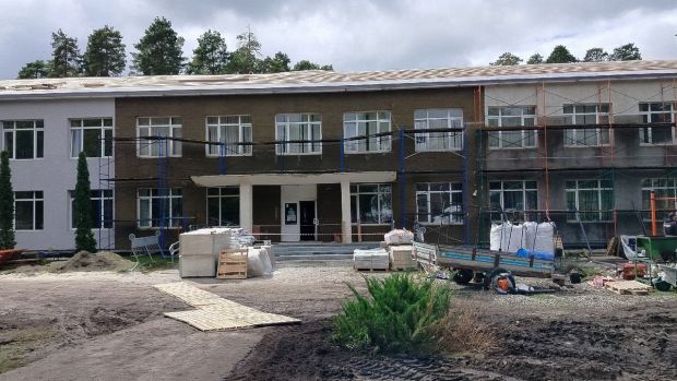 Мельниченко осмотрел здание ремонтируемого технологического института в Заречном