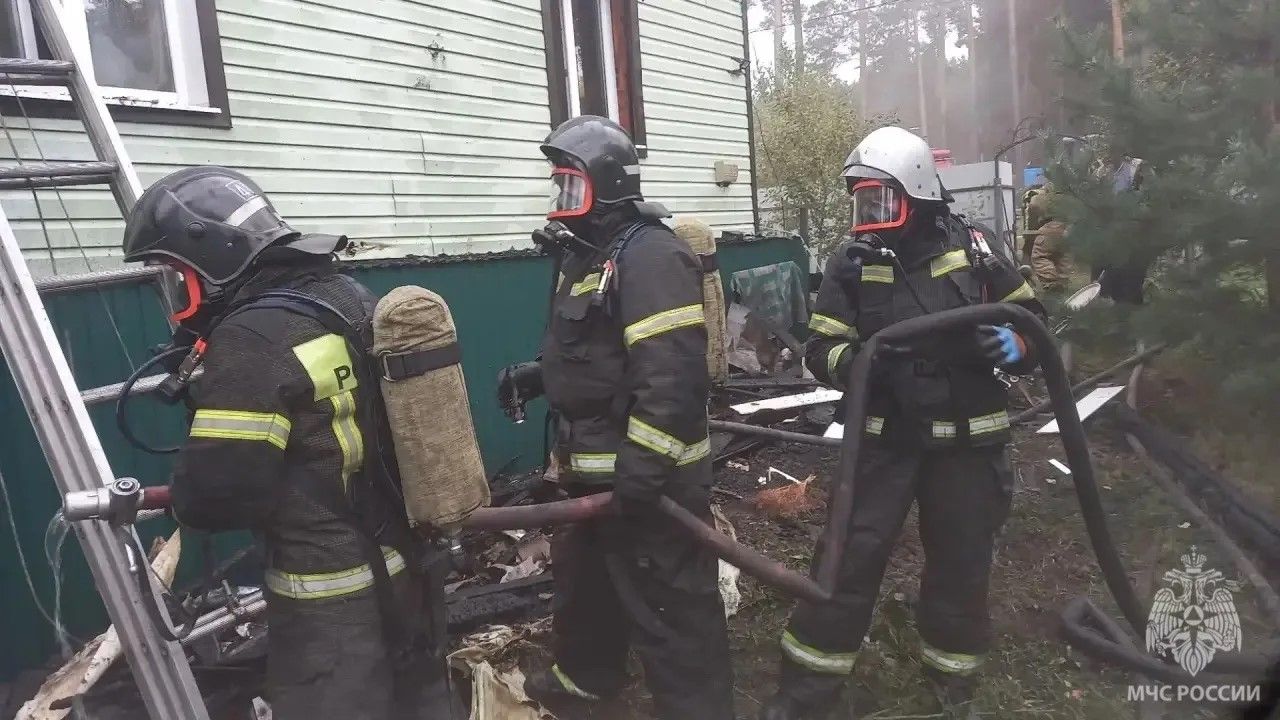 В Сосновоборске пожарные ликвидировали возгорание в жилом доме
