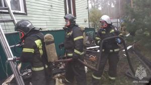 В Сосновоборске пожарные ликвидировали возгорание в жилом доме
