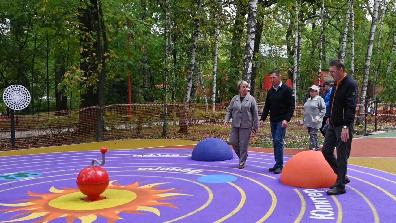 В парке Белинского в Пензе обустроили детской космическую площадку