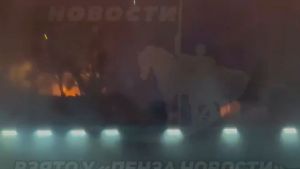 Пензенцы сообщают о возгорании после праздничного салюта на набережной Суры