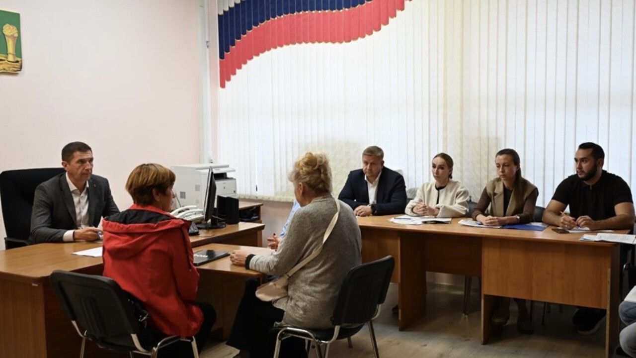 Пензенцы обратились к Денисову с просьбой починить дороги и уличное освещение