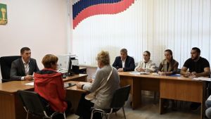Пензенцы обратились к Денисову с просьбой починить дороги и уличное освещение