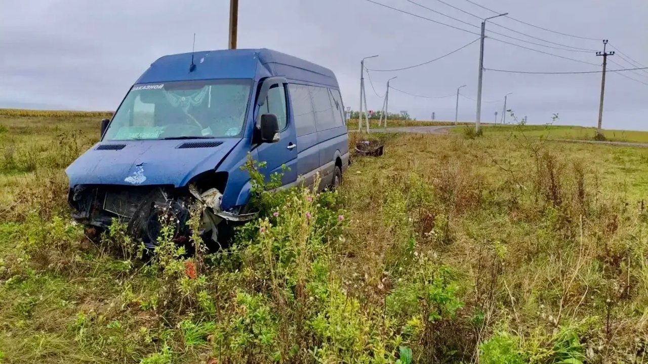 В Каменском районе полиция выясняет обстоятельства ДТП с 4 пострадавшими