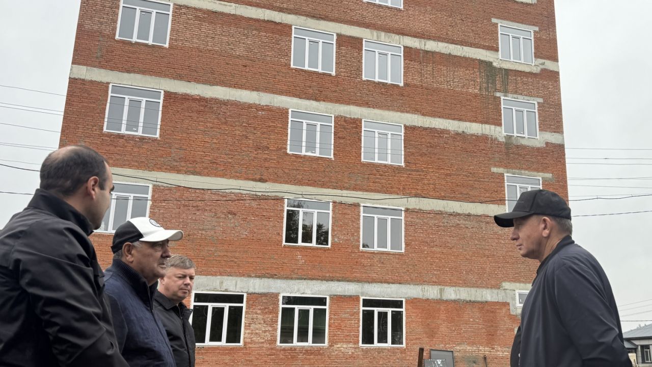 Гришаев проверил темпы строительства больницы в Земетчино