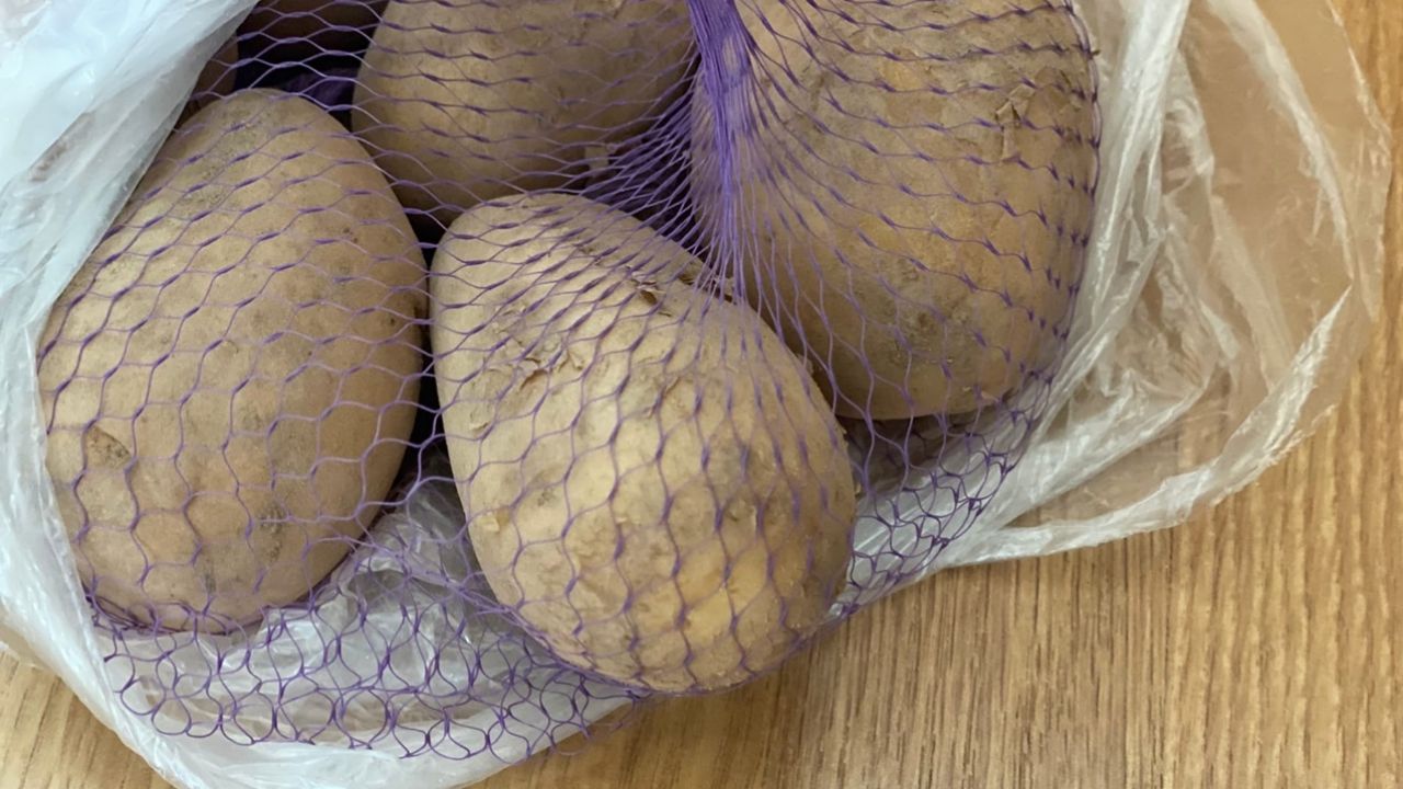 Соус из укропа и маринованных огурцов - ум отъешь: подходит и к картошке, и к мясу