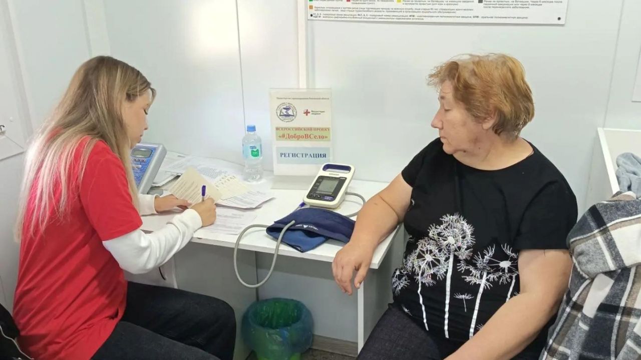 Участники акции #ДоброВСело провели осмотр жителей Колышлейского района