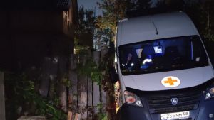 В пензенском СНТ спасатели вытащили из ямы автомобиль скорой помощи