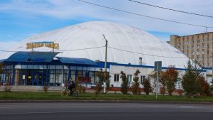В Пензе завершили подъем нового купола спорткомплекса «Золотая шайба»